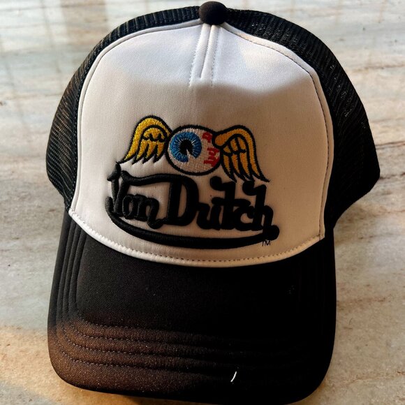 Von Dutch Accessories - Von Dutch Flying Eyeball Trucker Hat